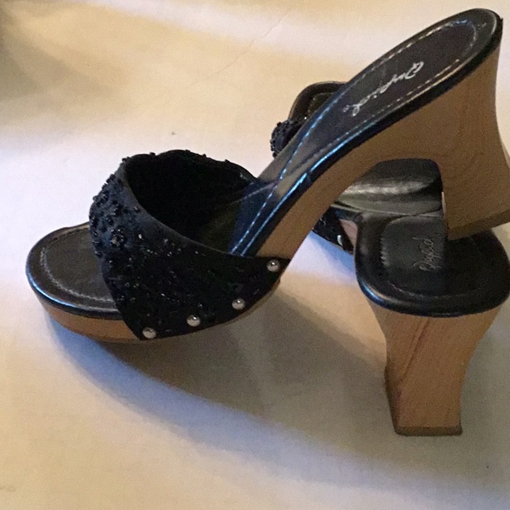 Shoes - Picture 2 of 4